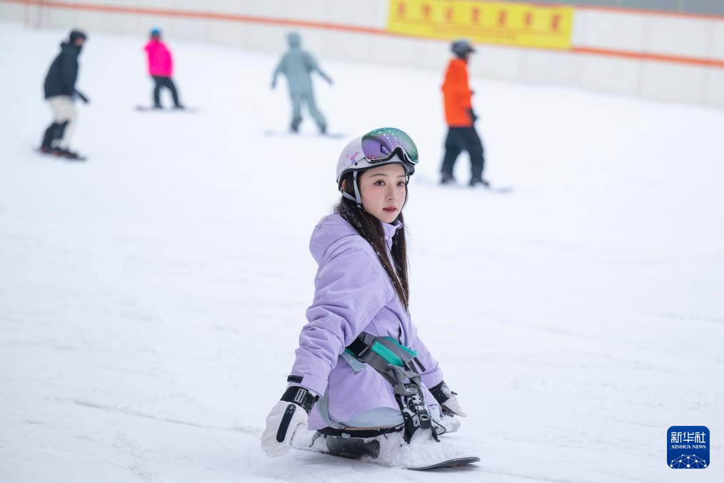 南国热雪：湖北冰雪运动“滑出”经济增长新动力