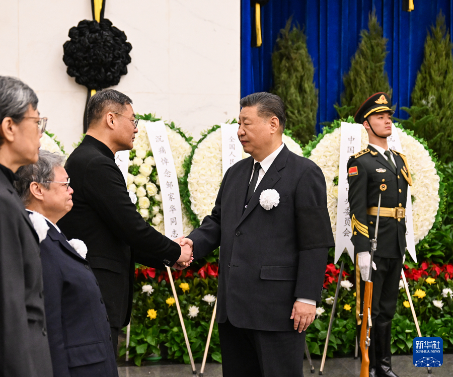 邹家华同志遗体在京火化 习近平等到八宝山革命公墓送别