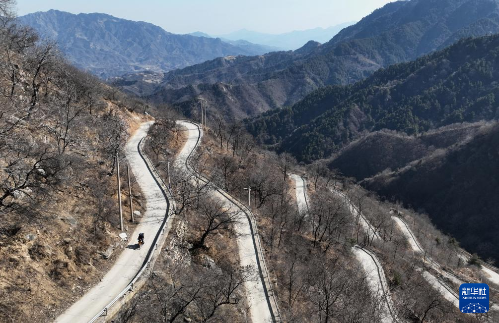 图片故事丨河北灵寿：“背篓电工”邢海明情暖太行山里人家