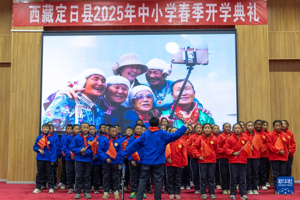 西藏定日地震灾区孩子们如期开学