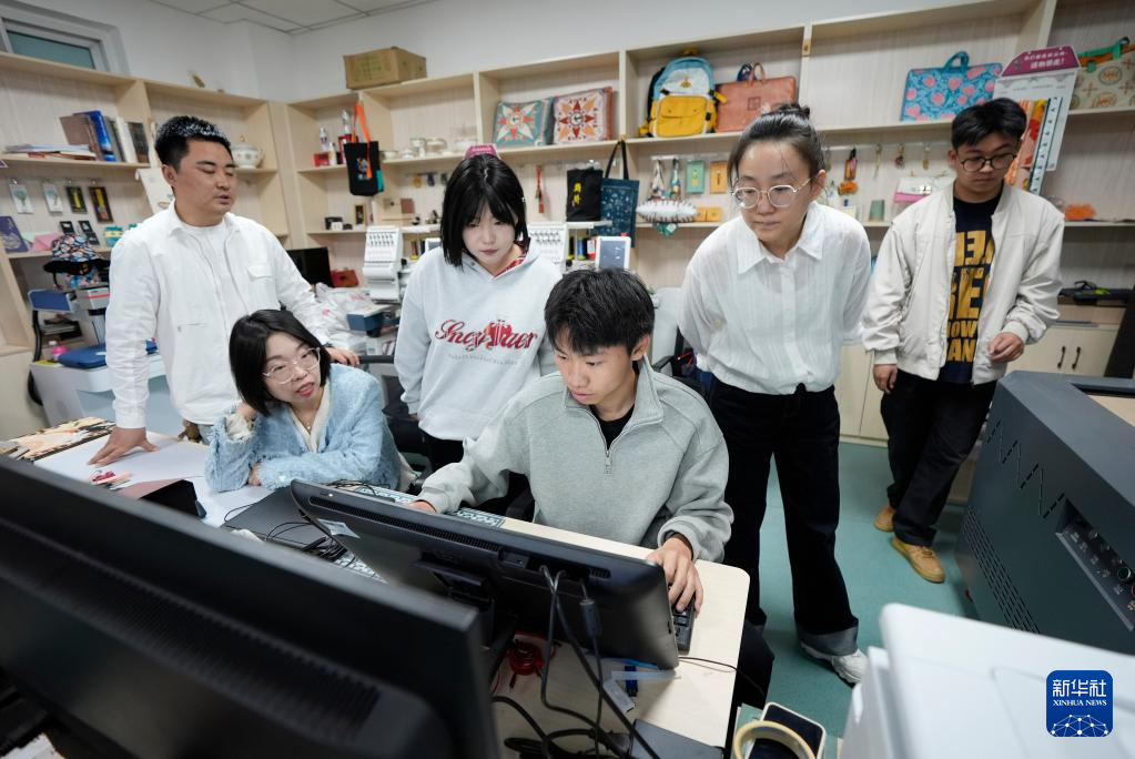 大学里的文创团队 让文物“活”起来 “火”起来