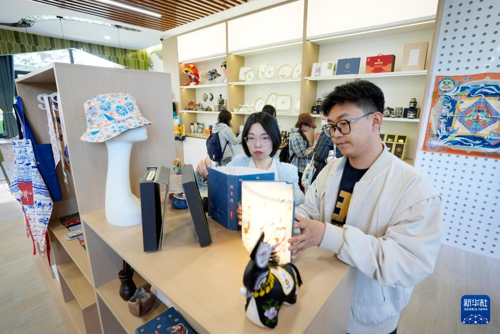 大学里的文创团队 让文物“活”起来 “火”起来