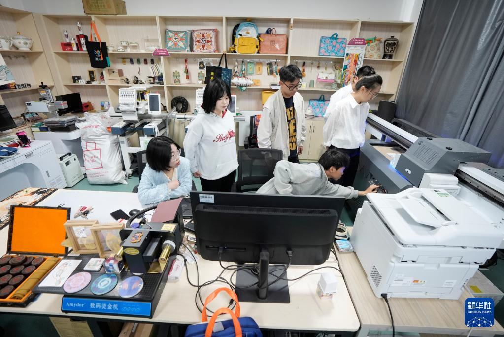 大学里的文创团队 让文物“活”起来 “火”起来
