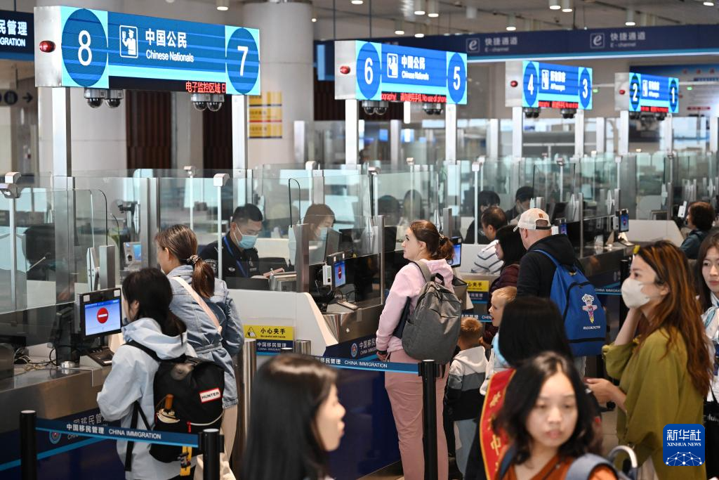 新华全媒+丨三船同靠 天津国际邮轮母港迎来客流高峰