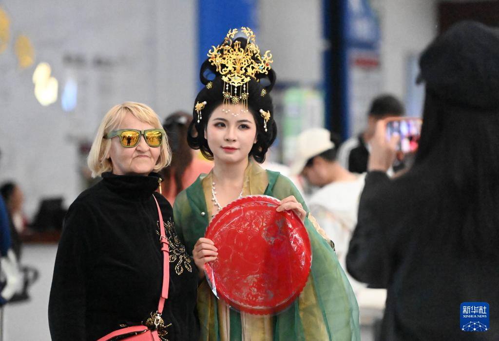 新华全媒+丨三船同靠 天津国际邮轮母港迎来客流高峰