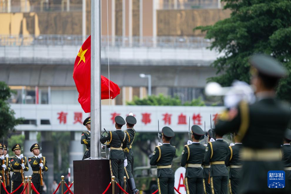 解放军驻澳门部队举行第十九次军营开放活动