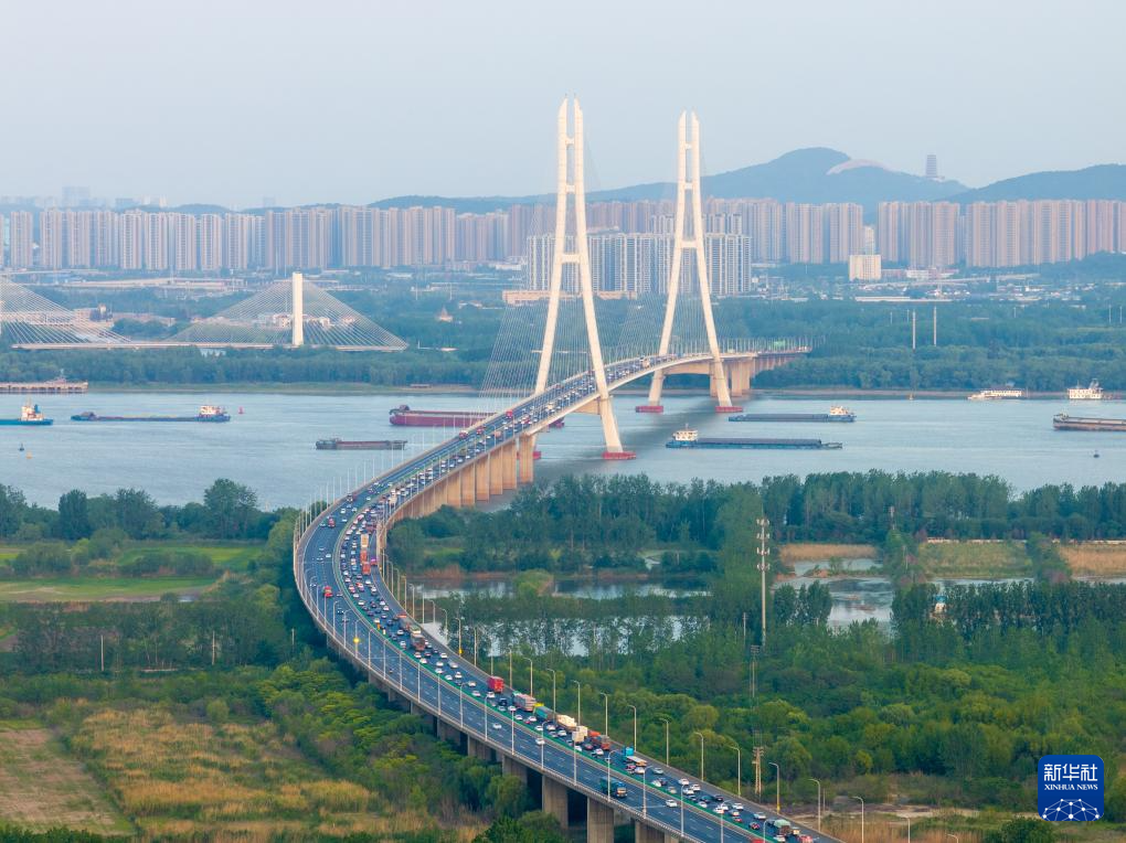 各地迎来“五一”假期返程高峰