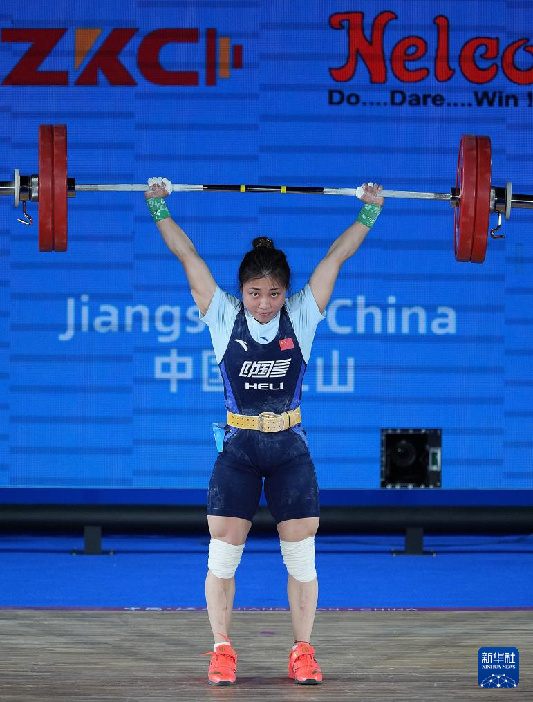 举重亚锦赛：张海琴打破女子55公斤级三项世界青年纪录