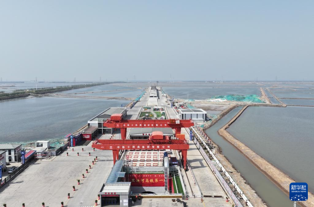 “千里海河高铁第一隧”成功穿越海河