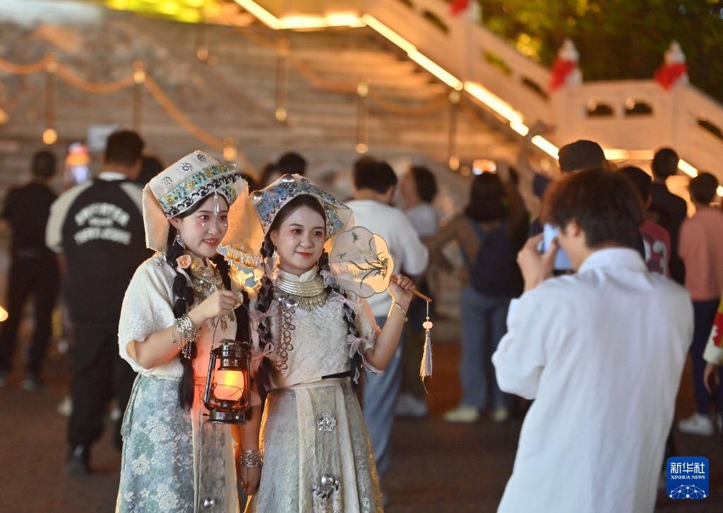 广西：“夜经济”激活新“夜”态