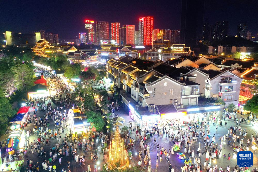 广西：“夜经济”激活新“夜”态