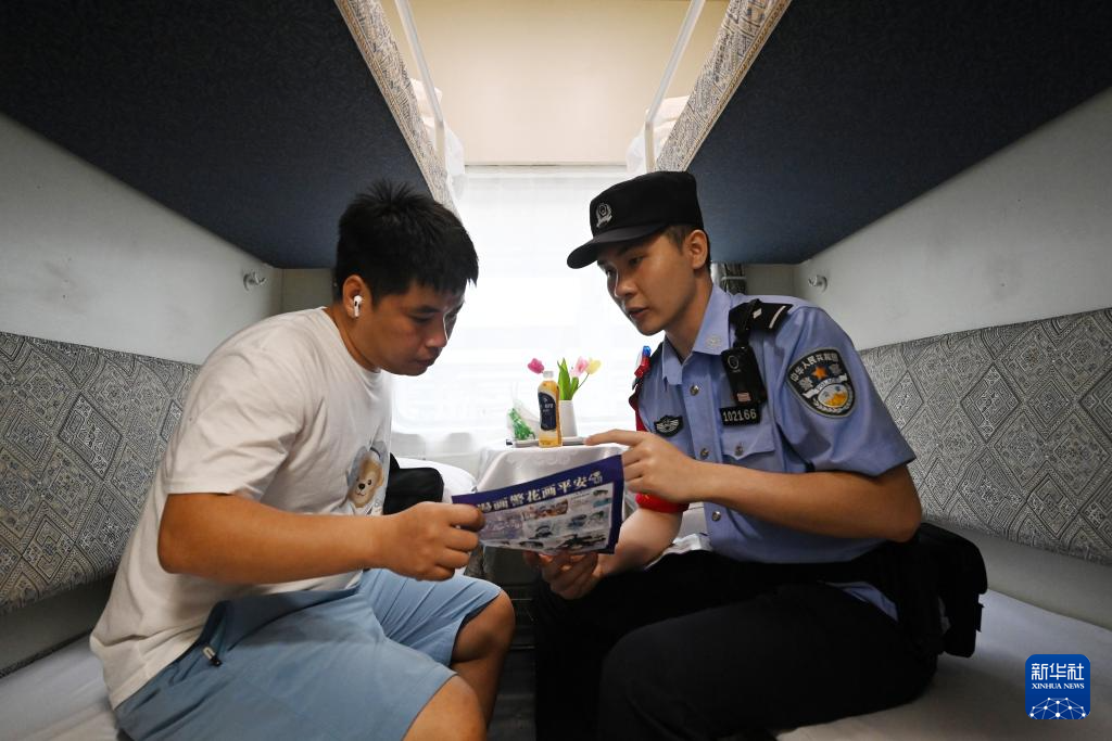 中越国际联运旅客列车重启 “国门铁路”警察守护旅客平安路