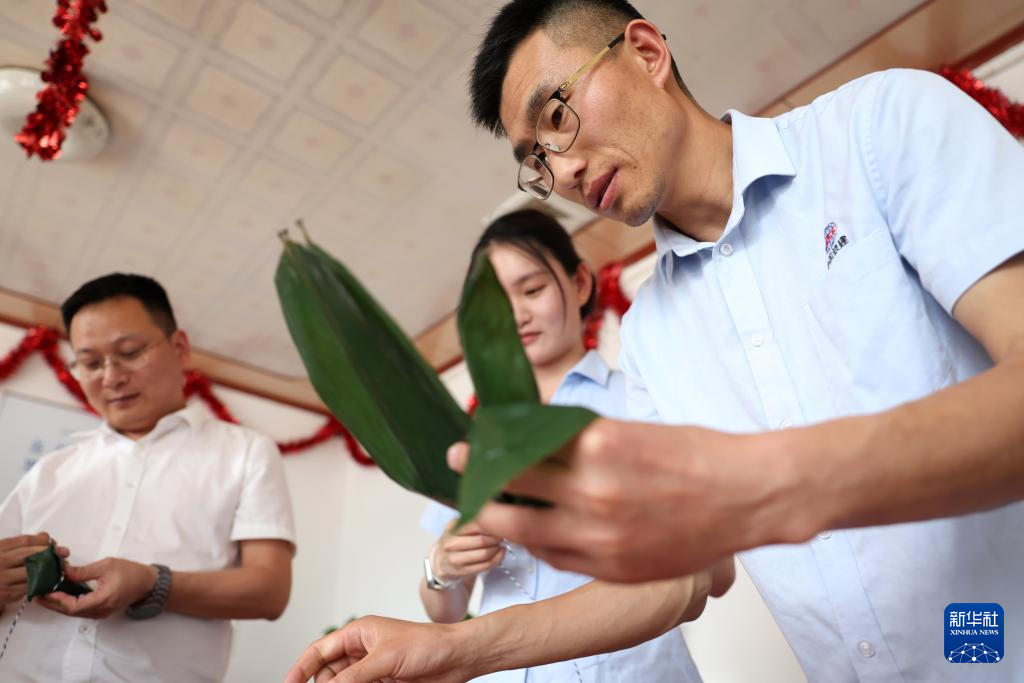 工地粽飘香 民俗迎端午