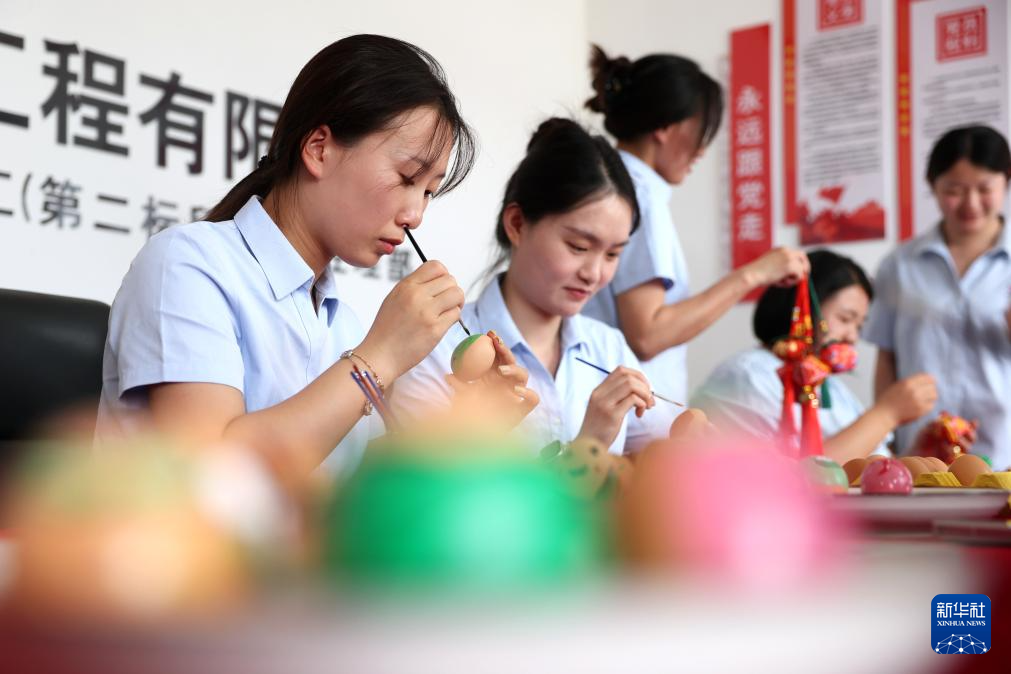 工地粽飘香 民俗迎端午