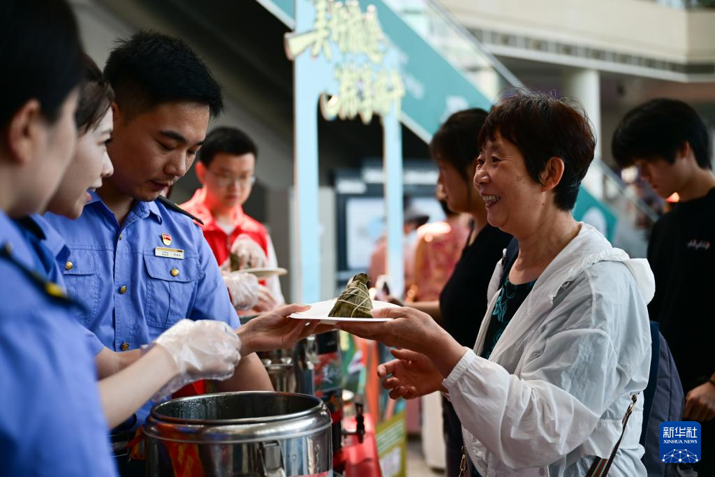 铁路合肥站迎来端午假期客流高峰
