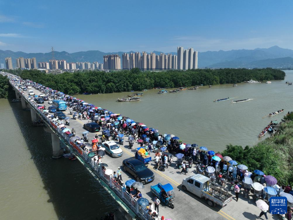 福建闽侯：赛龙舟 庆端午