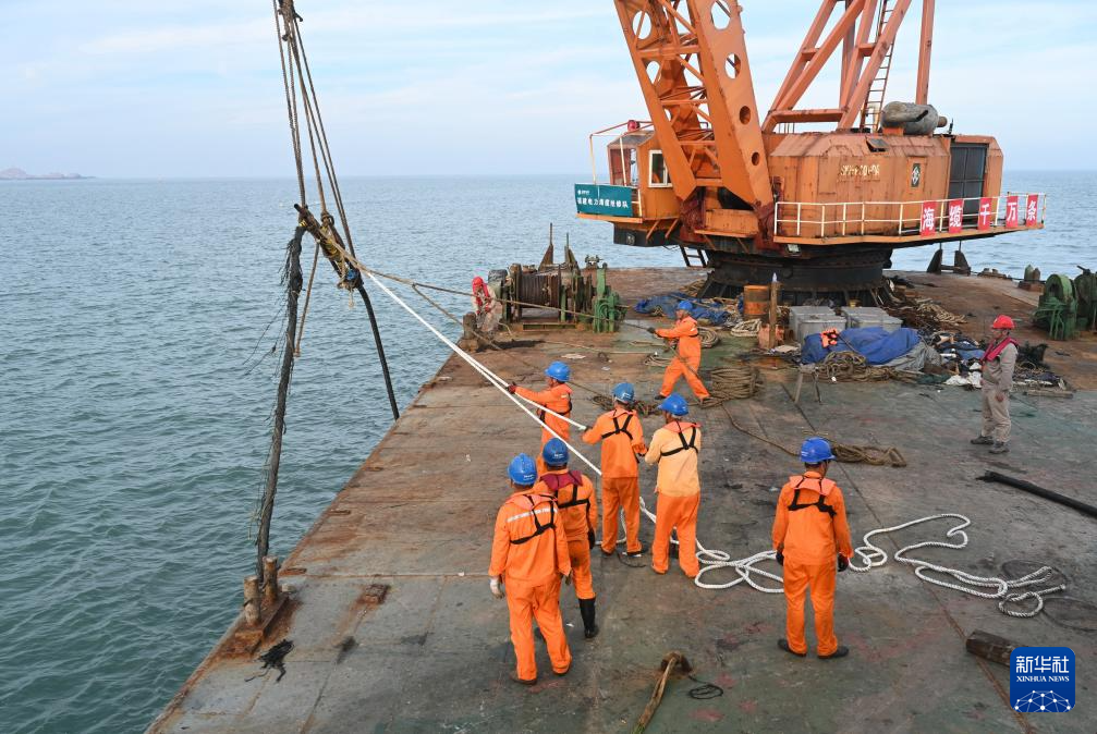 福建平潭：电缆成功修复入海 保障海岛群众供电