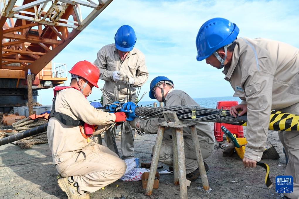 福建平潭：电缆成功修复入海 保障海岛群众供电