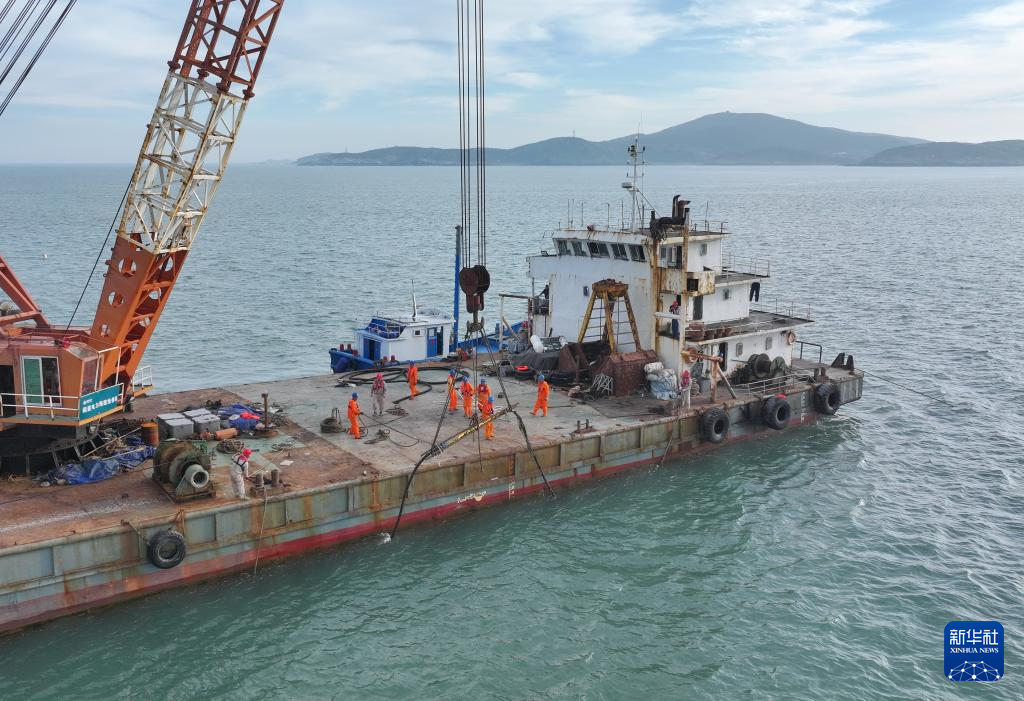 福建平潭：电缆成功修复入海 保障海岛群众供电