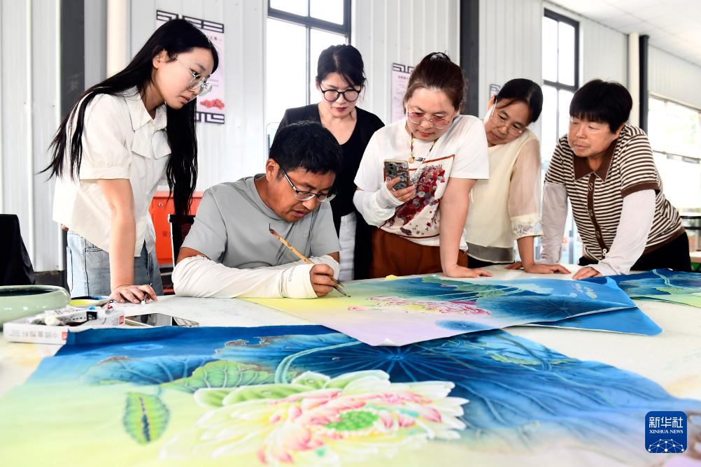 文化中国行丨山东巨野：工笔画绽放致富花