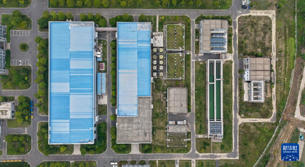 从苦涩海水到清冽饮用水——记者探访海水淡化项目