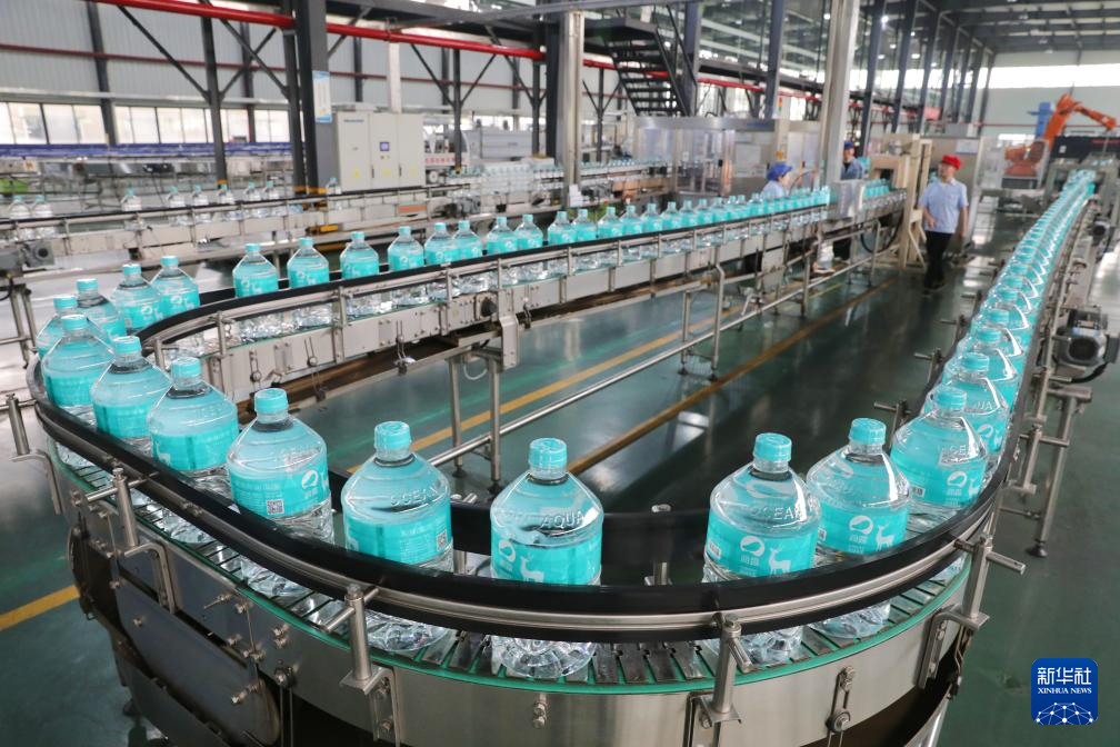 从苦涩海水到清冽饮用水——记者探访海水淡化项目