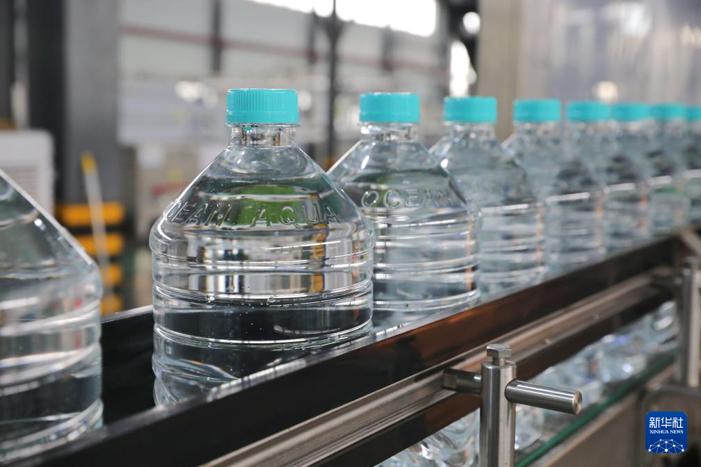 从苦涩海水到清冽饮用水——记者探访海水淡化项目