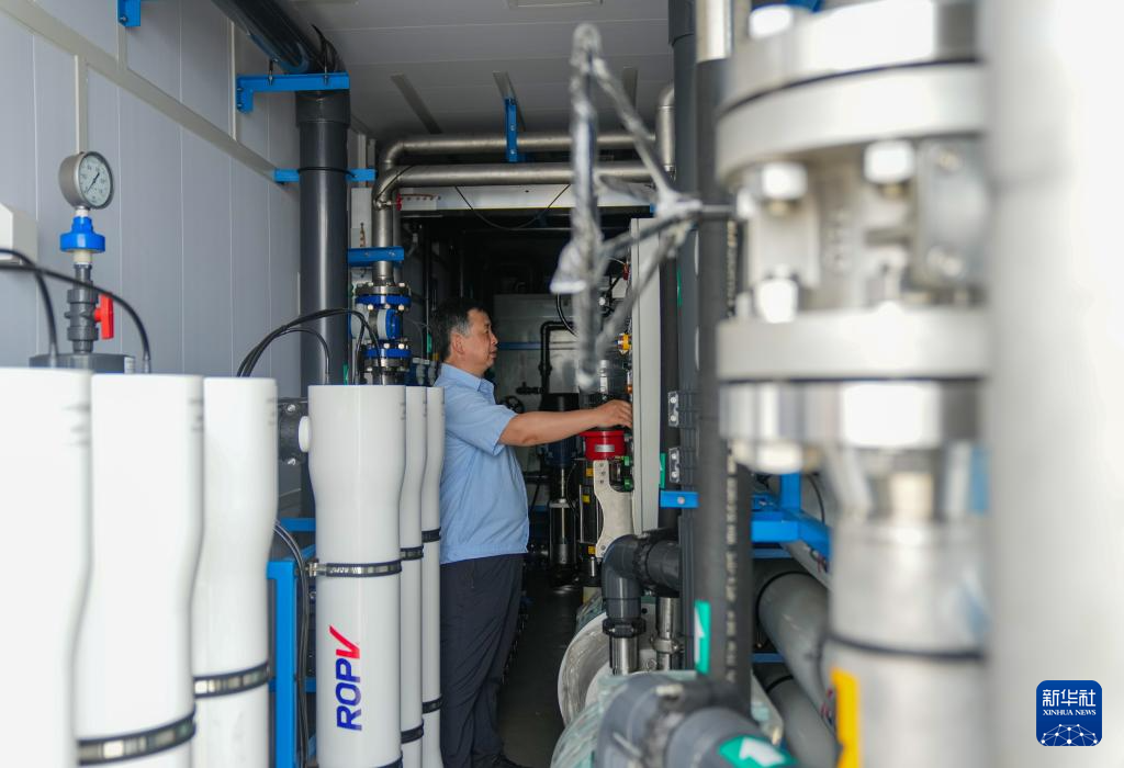 从苦涩海水到清冽饮用水——记者探访海水淡化项目