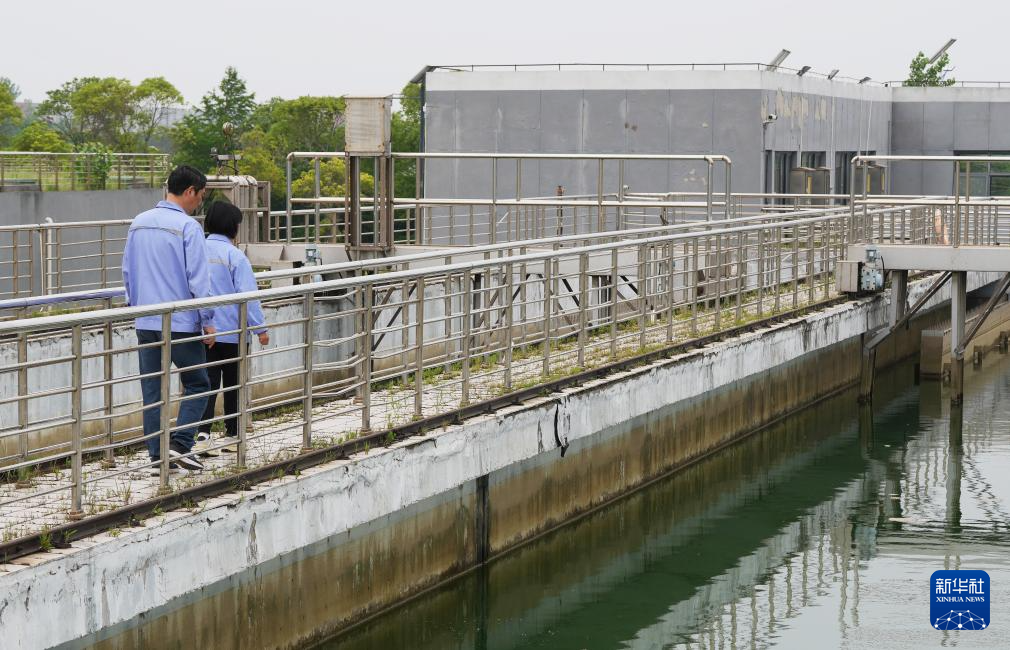 从苦涩海水到清冽饮用水——记者探访海水淡化项目