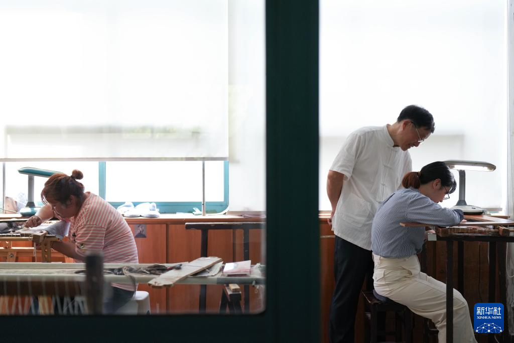 文化中国行丨东台发绣：一缕发丝映古今