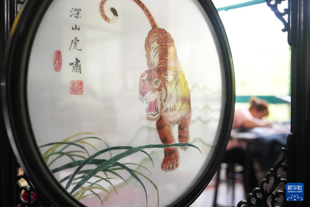 文化中国行丨东台发绣：一缕发丝映古今