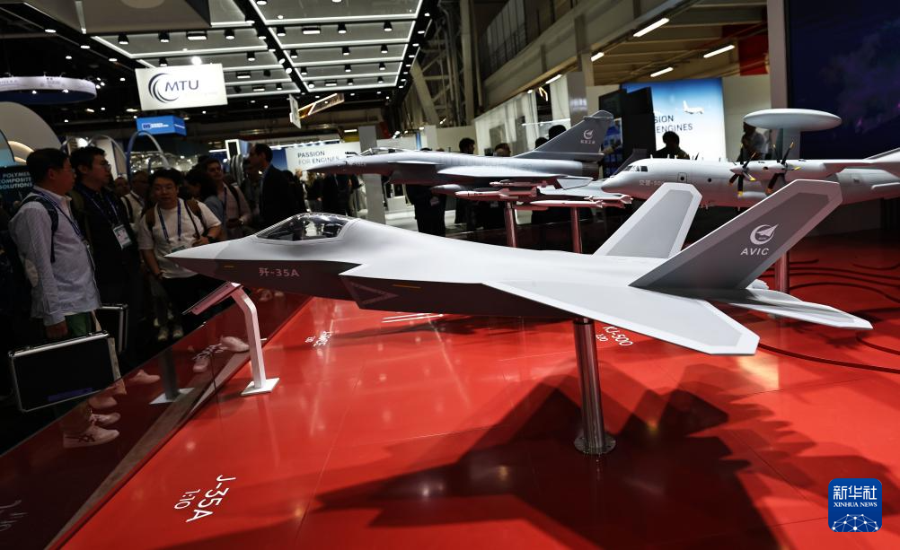 中国航空明星产品亮相巴黎航展