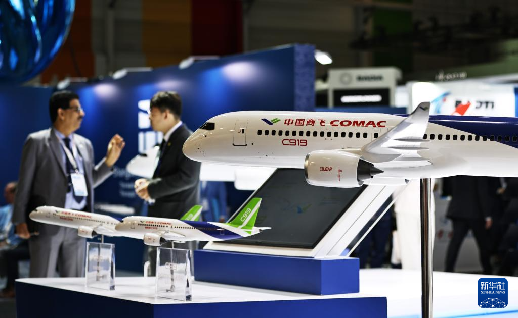 中国航空明星产品亮相巴黎航展
