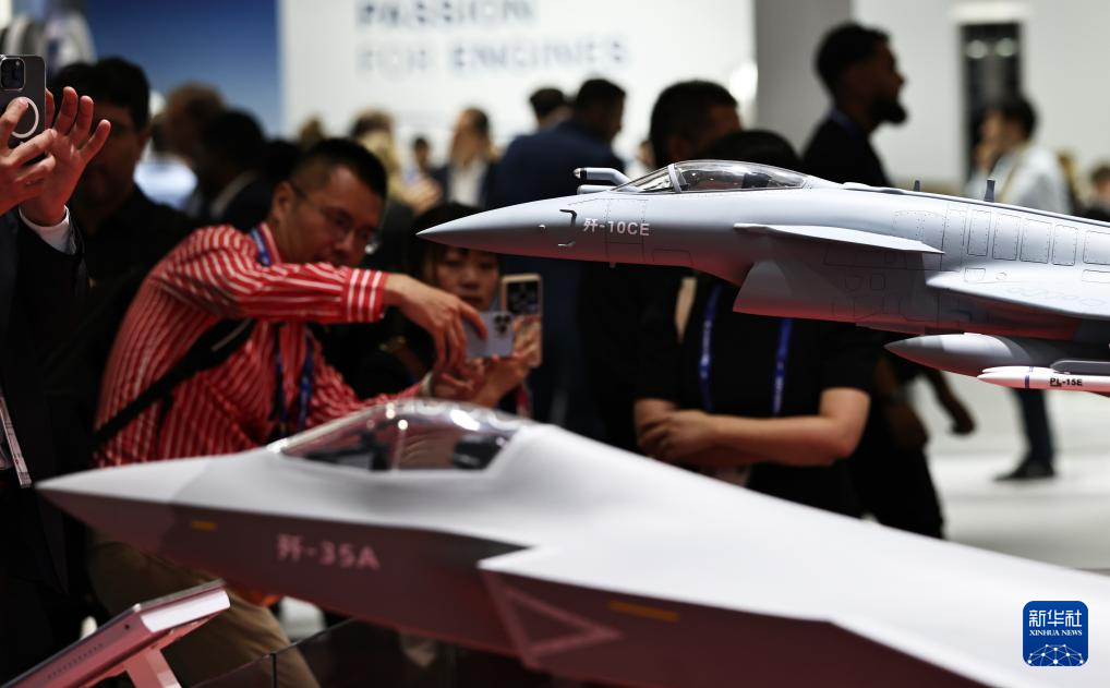 中国航空明星产品亮相巴黎航展