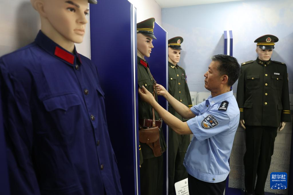 图片故事丨铁警“收藏家”老物件里的峥嵘岁月