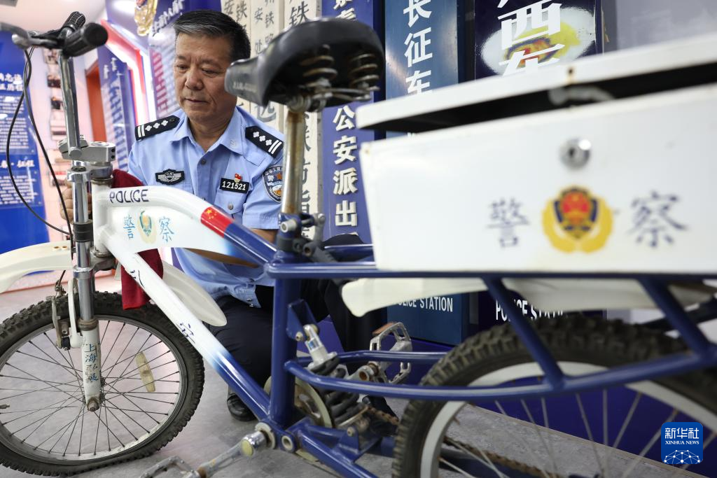 图片故事丨铁警“收藏家”老物件里的峥嵘岁月