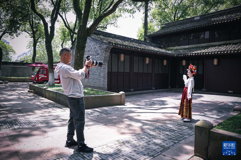 浙江宁波：“旅拍”丰富游客旅游体验