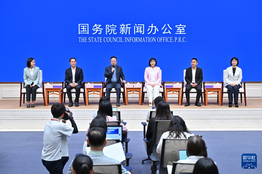 躬耕教坛、培根铸魂——5位优秀教师代表讲述育人故事