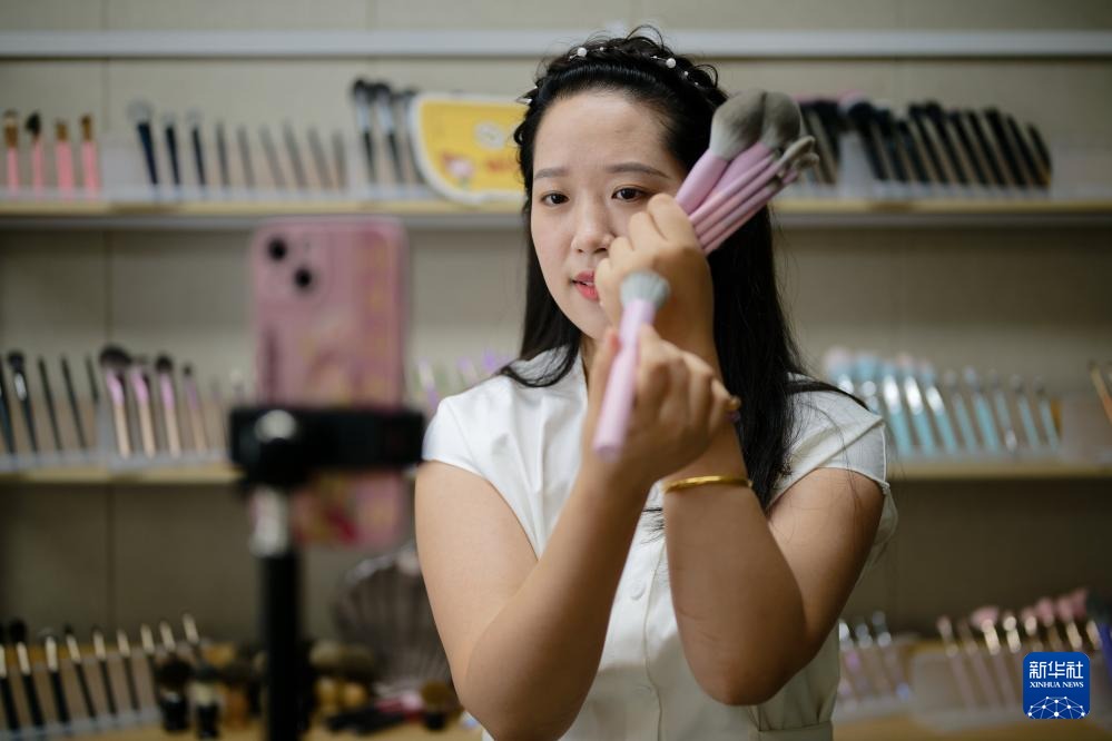 河南鹿邑：化妆刷之乡打造“美丽经济”