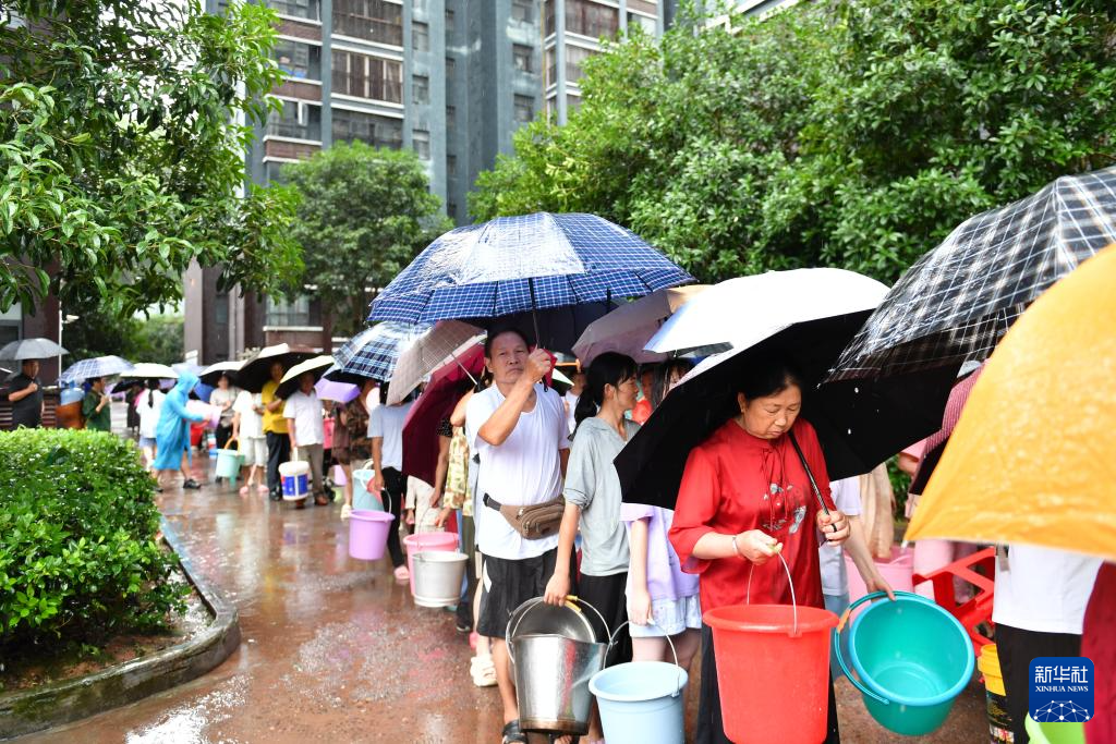 湖南龙山：强降雨后恢复生产生活