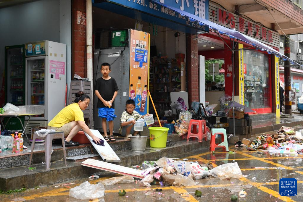 湖南龙山：强降雨后恢复生产生活