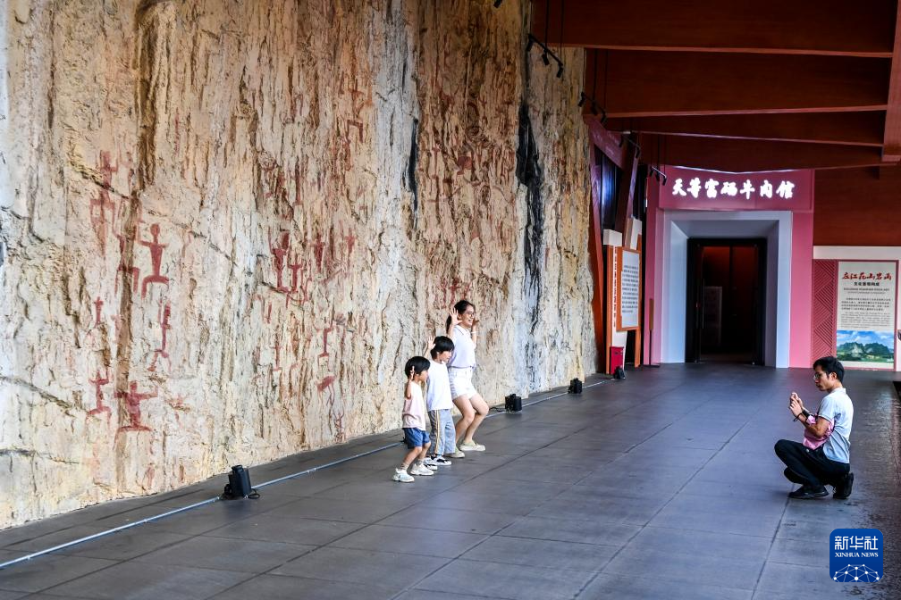 智绘中国·世遗镜鉴丨花山岩画：千年岩画焕新“彩”