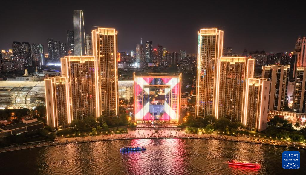 天津：流光溢彩迎盛会