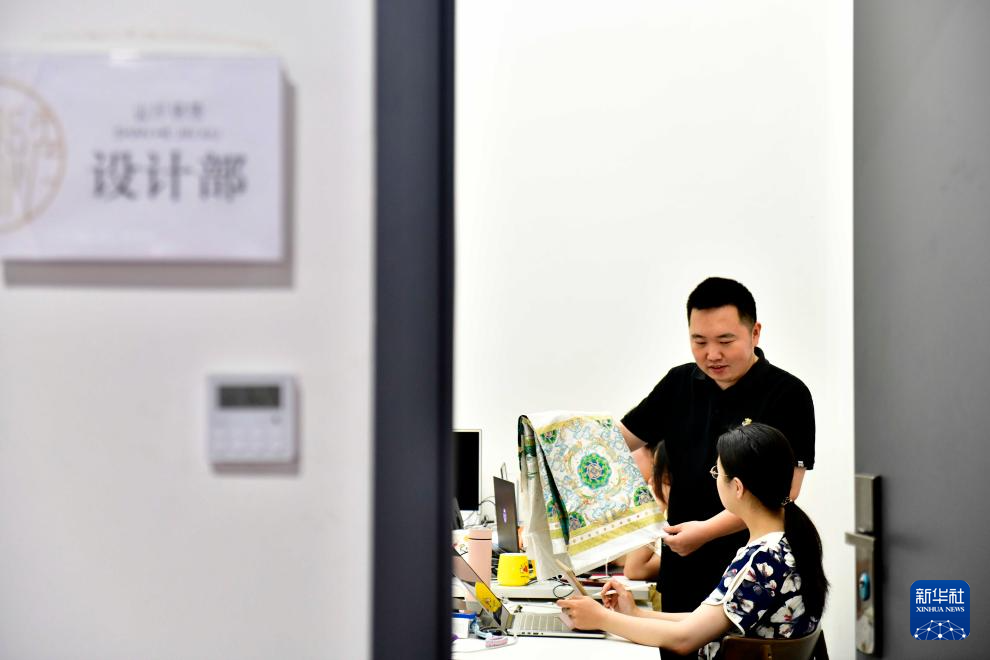 宝藏之城丨这座小城织就百亿汉服产业