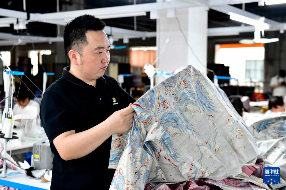 宝藏之城丨这座小城织就百亿汉服产业