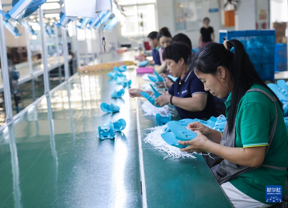 浙江慈溪体育用品“闯世界”