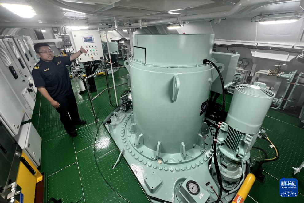 国内首艘“零排放”氢电拖轮在青岛入列