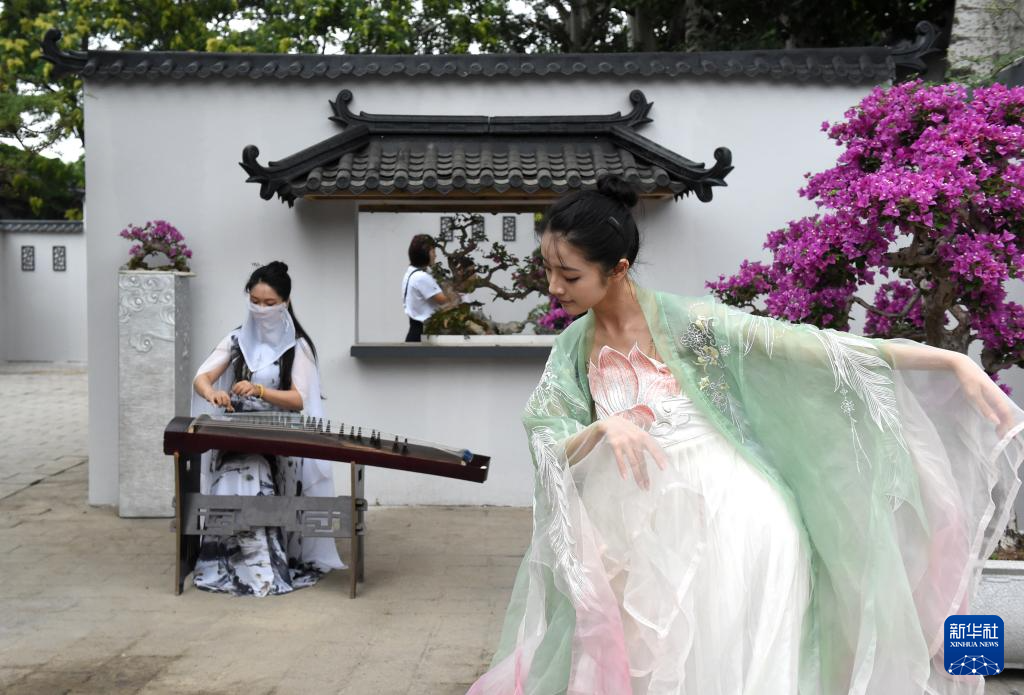 圆明园第三十届荷花节开幕