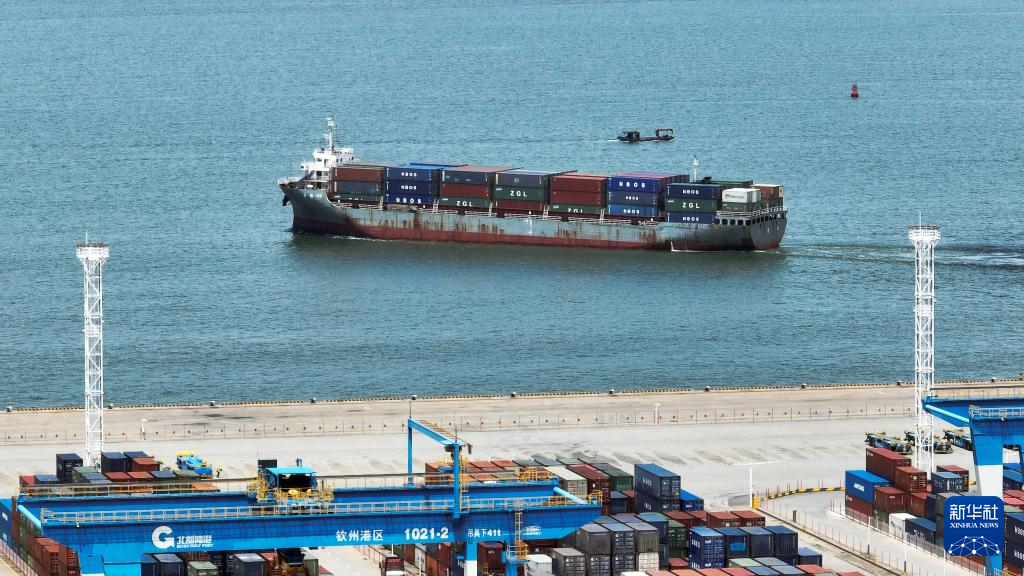 今年前6个月西部陆海新通道班列运量同比增长76.9%