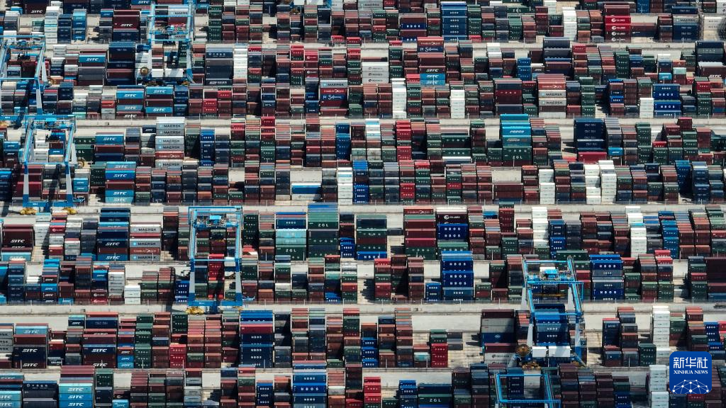 今年前6个月西部陆海新通道班列运量同比增长76.9%